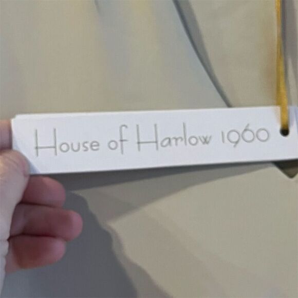 House of Harlow Women's Beige V-Neck Blouse XL Casual All-Day Contour Design - Picture 5 of 9